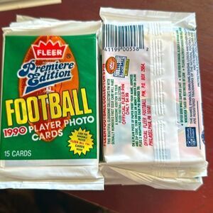 1990 FLEER FOOTBALL PREMIERE EDITION SEALED 15 CARDS PER PACK: LOT OF 8 PACKS
